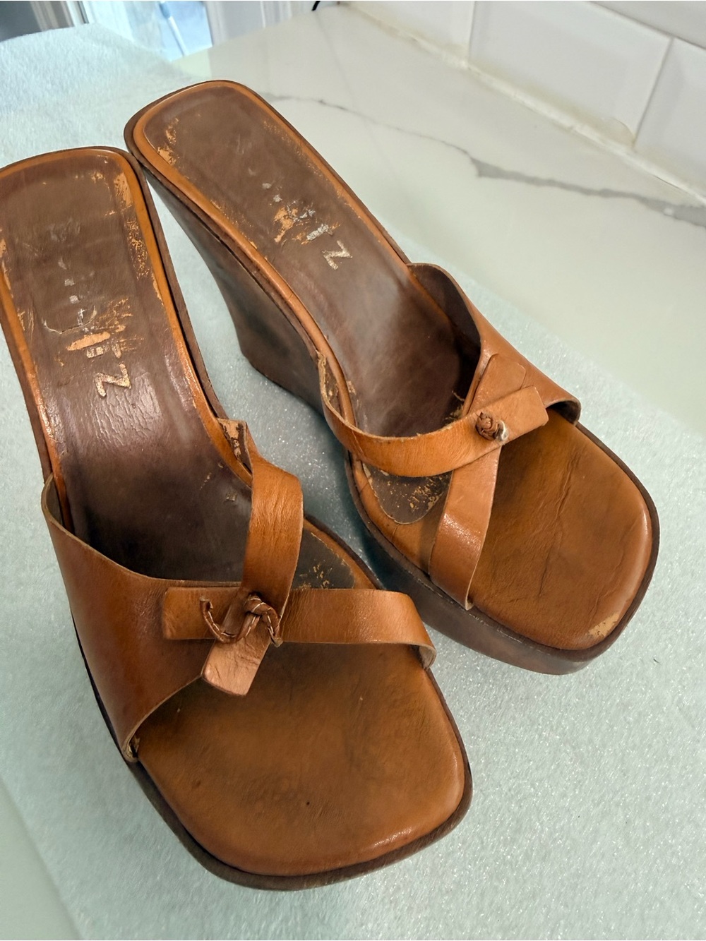 Y2K SCHUTZ Brown Leather Wedge Sandals with Floral Inlay - Picture 2 of 8